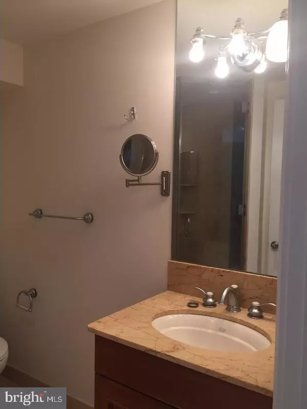 Philadelphia, PA 19103,1701-15 LOCUST ST #1806