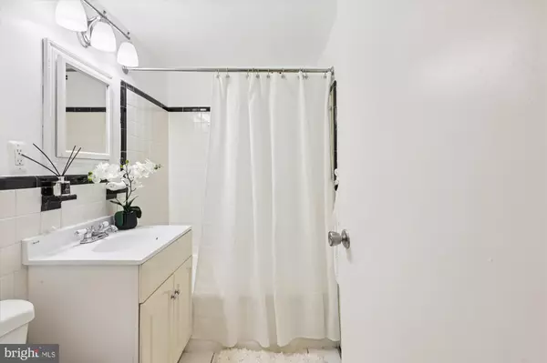 Washington, DC 20016,3601 WISCONSIN AVE NW #111