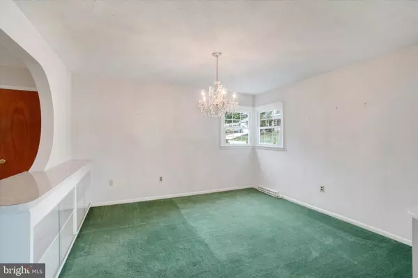 York, PA 17408,8 SPRING RIDGE DR