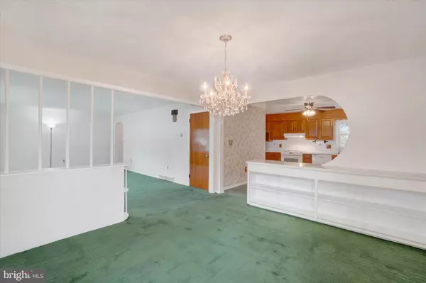 York, PA 17408,8 SPRING RIDGE DR