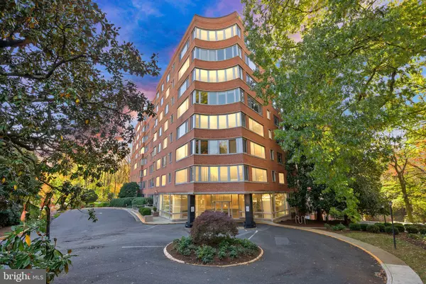 4200 CATHEDRAL AVE NW #812, Washington, DC 20016