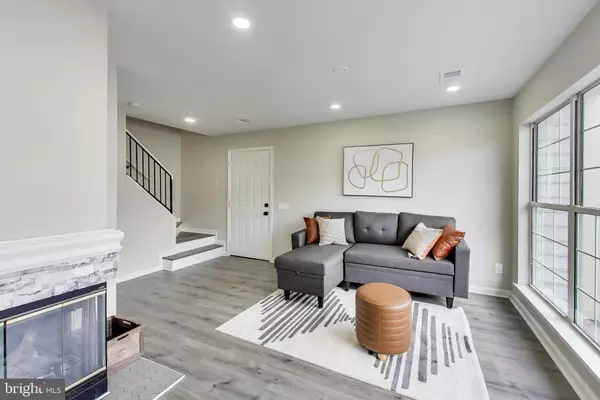 Lorton, VA 22079,8205 CROSSBROOK CT #201