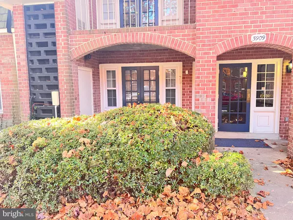 Springfield, VA 22152,5909-D PRINCE JAMES DR #D