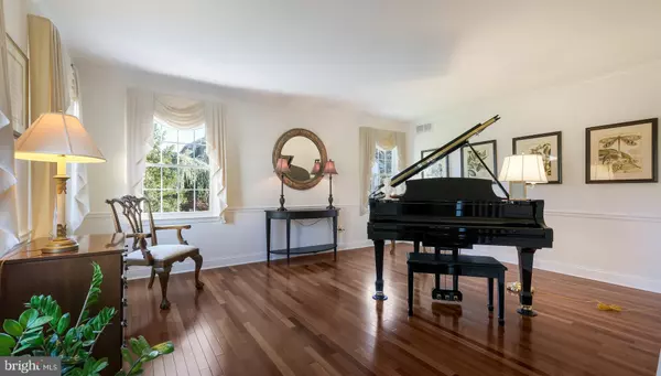 Newtown, PA 18940,8 PERIWINKLE PL