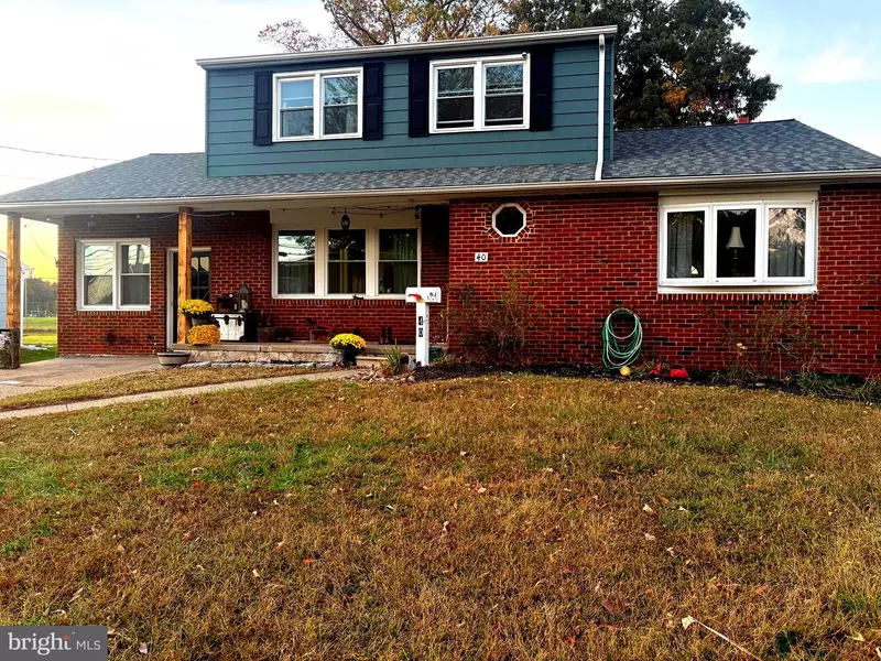 40 WOODLANE DR, Blackwood, NJ 08012
