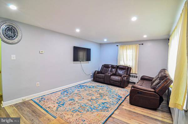 Lansdale, PA 19446,833 W 4 TH ST #