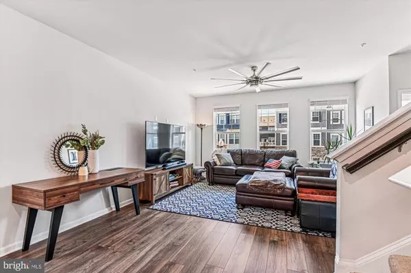 Odenton, MD 21113,2047 HINSHAW DR