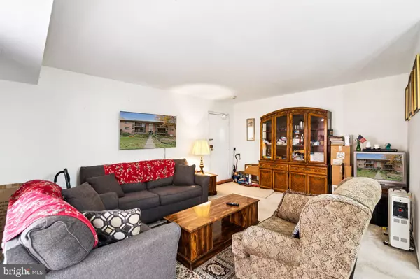 Falls Church, VA 22046,7370 LEE HWY #204