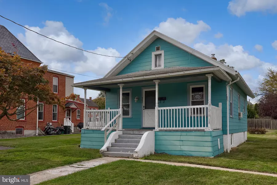 907 WALNUT ST, Columbia, PA 17512