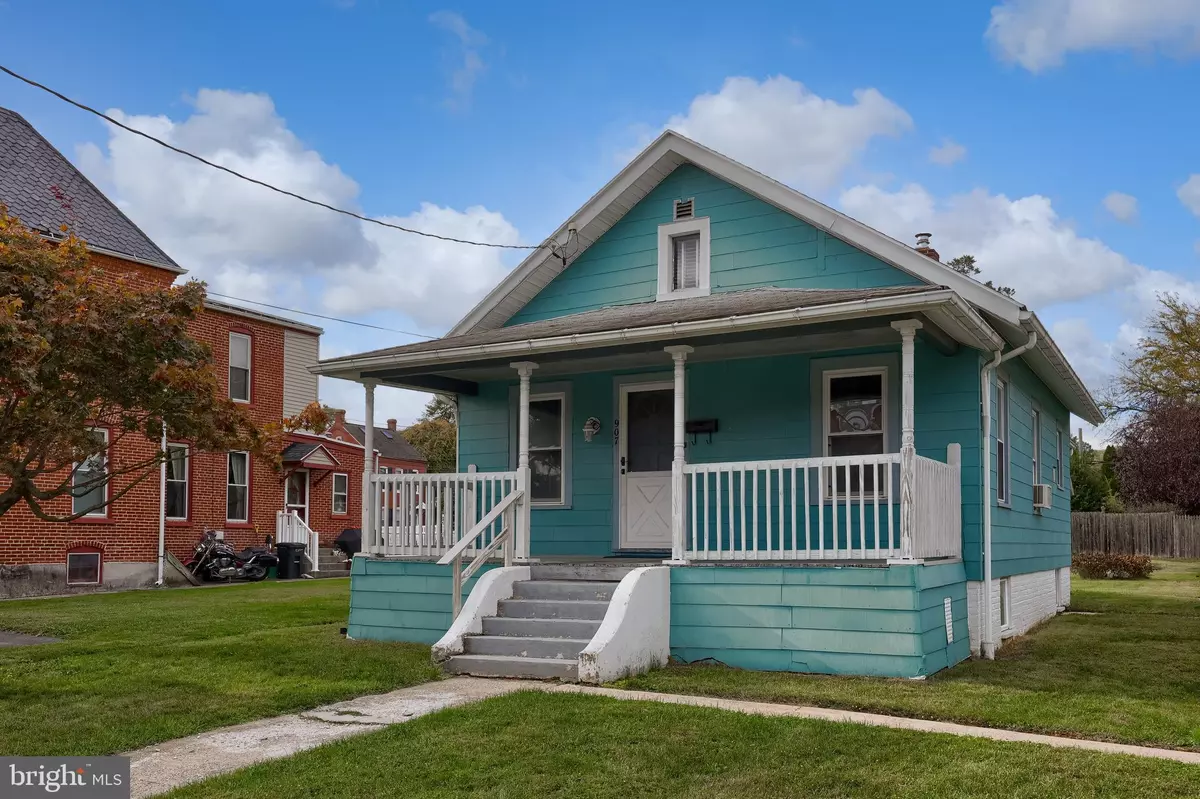 Columbia, PA 17512,907 WALNUT ST