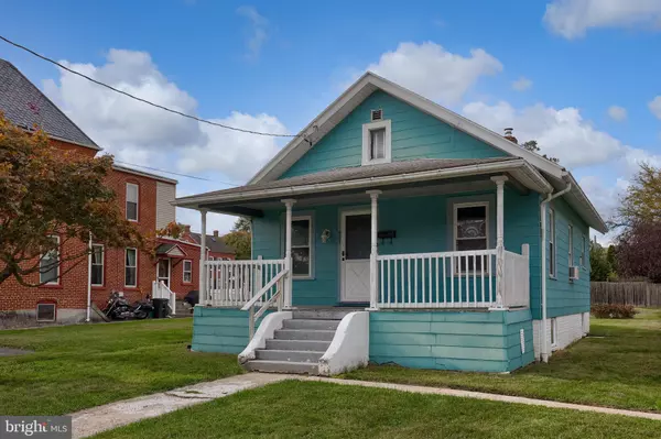 907 WALNUT ST, Columbia, PA 17512