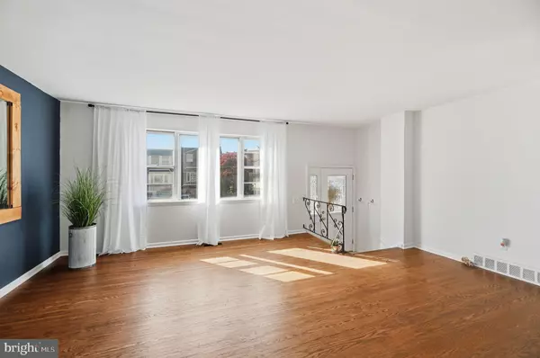 Philadelphia, PA 19154,12754 HOLLINS RD