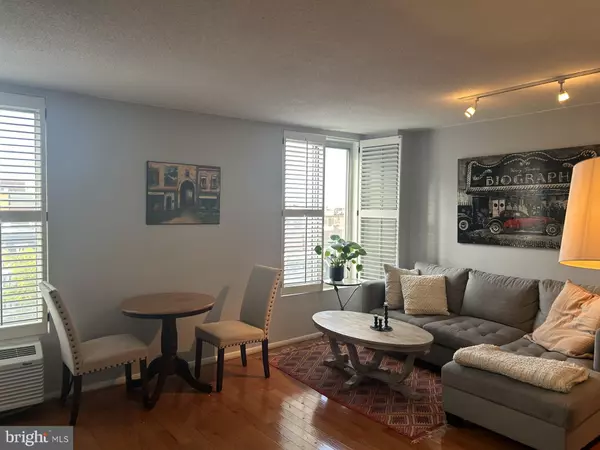 Washington, DC 20009,1800 R ST NW #808