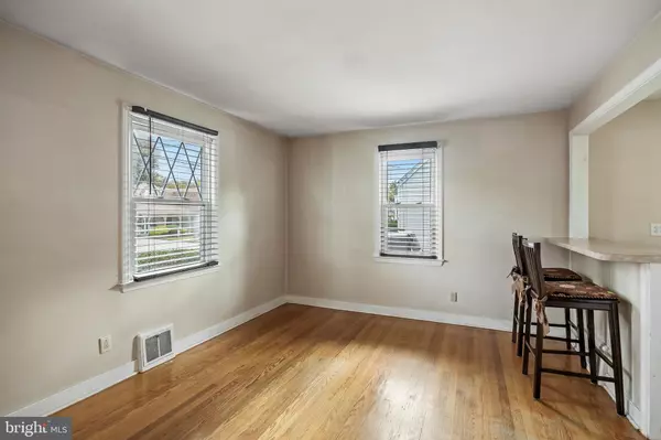 Maple Shade, NJ 08052,112 S MAPLE AVE