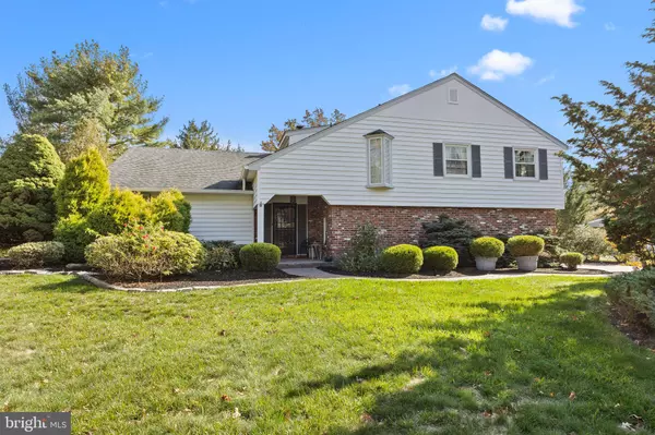 17 AVERSTONE DR E, Washington Crossing, PA 18977
