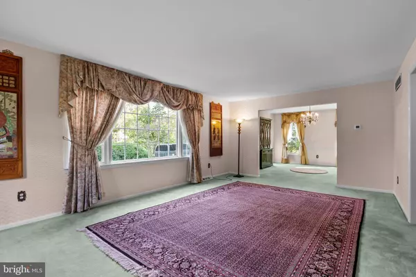 Washington Crossing, PA 18977,17 AVERSTONE DR E