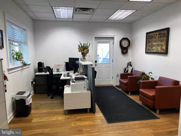 Conshohocken, PA 19428,9 RIVER RD