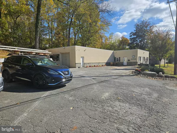 Conshohocken, PA 19428,9 RIVER RD