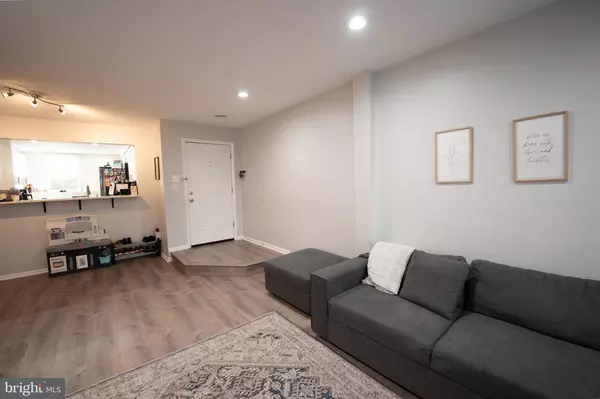 Germantown, MD 20874,15 PICKERING CT #15-02