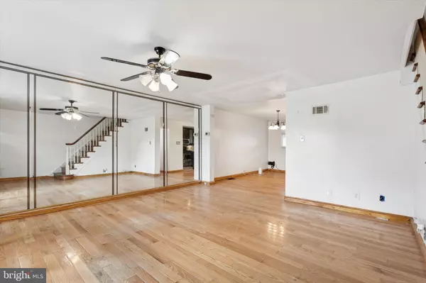 Philadelphia, PA 19119,505 E VERNON RD