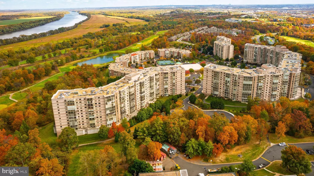 Leesburg, VA 20176,19355 CYPRESS RIDGE TER #114