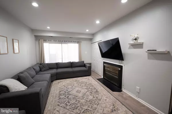 Germantown, MD 20874,15 PICKERING CT #15-02