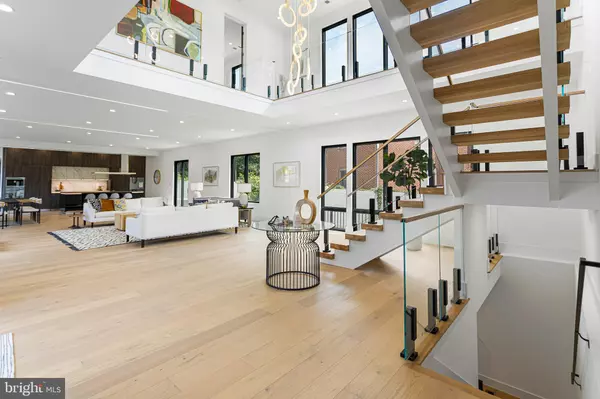 Mclean, VA 22101,1733 CHAIN BRIDGE RD