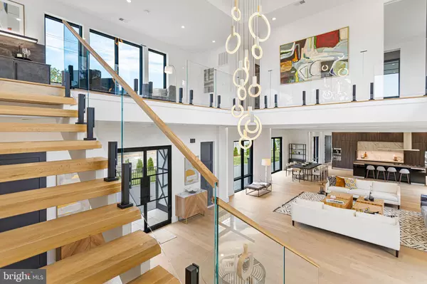 Mclean, VA 22101,1733 CHAIN BRIDGE RD