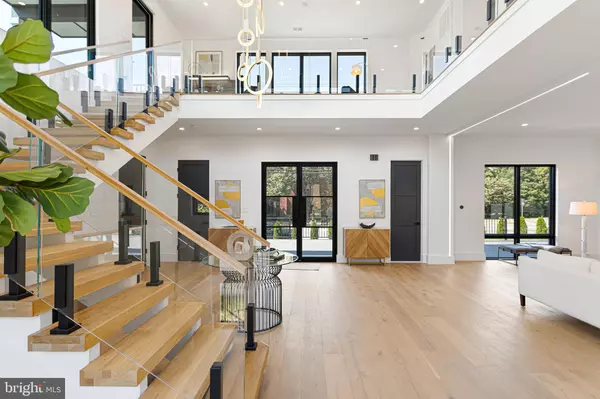 Mclean, VA 22101,1733 CHAIN BRIDGE RD