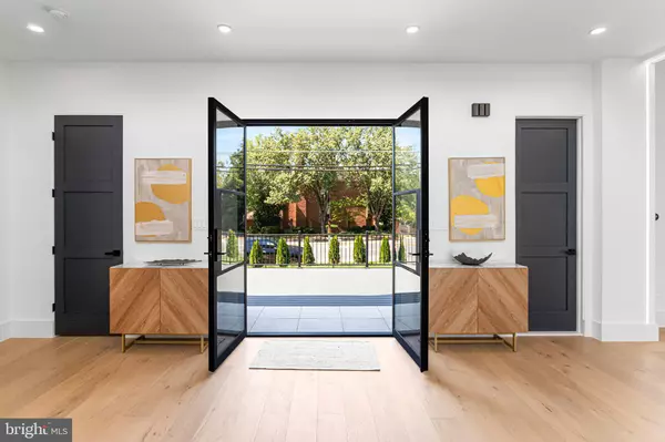 Mclean, VA 22101,1733 CHAIN BRIDGE RD