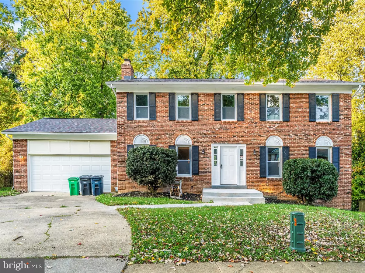 Oxon Hill, MD 20745,304 LOUREIRO LN