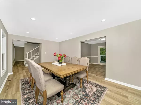 Oxon Hill, MD 20745,304 LOUREIRO LN