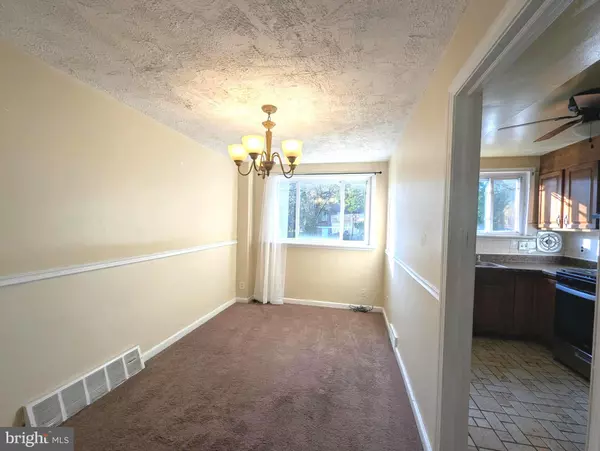 Philadelphia, PA 19120,6588 W WALNUT PARK DR