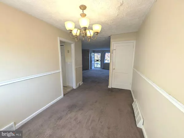 Philadelphia, PA 19120,6588 W WALNUT PARK DR