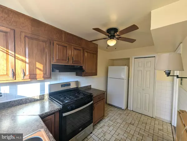 Philadelphia, PA 19120,6588 W WALNUT PARK DR