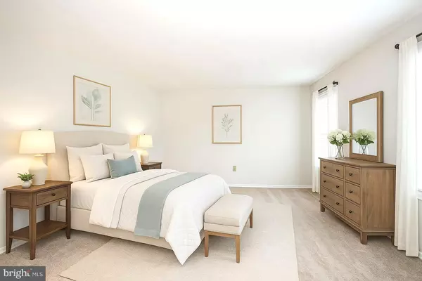 Columbus, NJ 08022,3 DEEP HOLLOW LN N