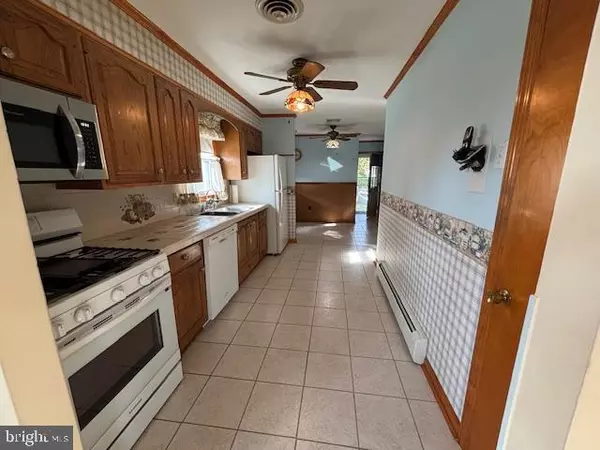 Hamilton, NJ 08610,356 LAKESIDE BLVD