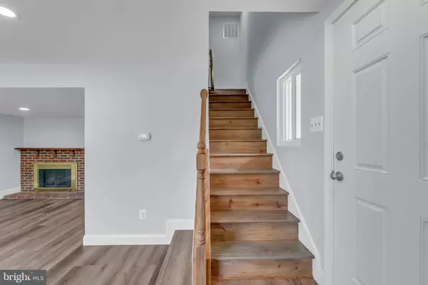 Herndon, VA 20170,13314 APGAR PL