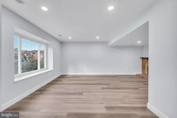 Herndon, VA 20170,13314 APGAR PL