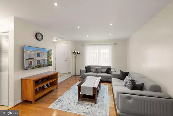 Sterling, VA 20164,346 LANCASTER SQ