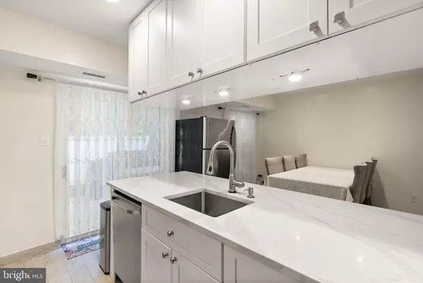 Sterling, VA 20164,346 LANCASTER SQ