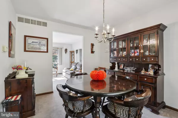 Blackwood, NJ 08012,19 FOX CHASE DR