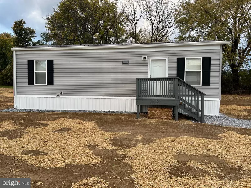 6037 SPECKS RUN RD, Bunker Hill, WV 25413