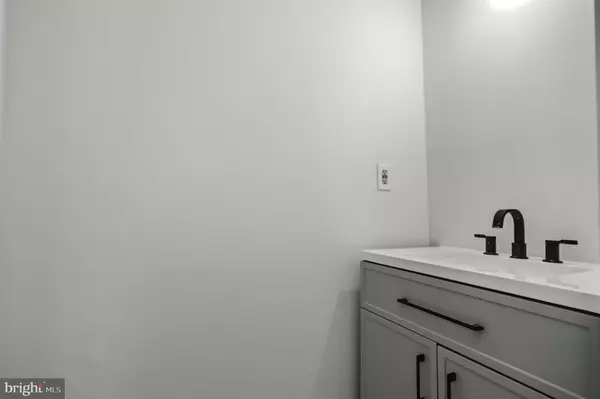 Manassas, VA 20110,8334 SHADY GROVE CIR