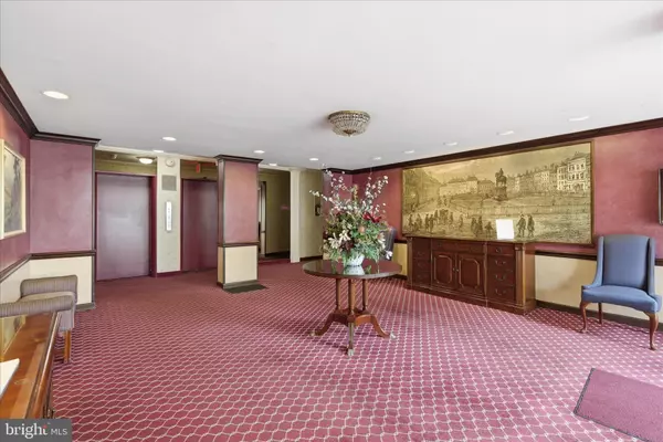 Arlington, VA 22202,1200 S ARLINGTON RIDGE RD #717