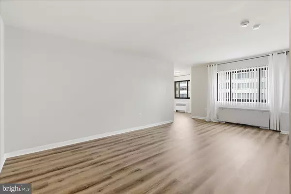 Arlington, VA 22202,1200 S ARLINGTON RIDGE RD #717