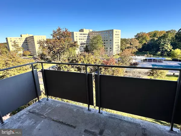 Alexandria, VA 22307,6641 WAKEFIELD DR #616