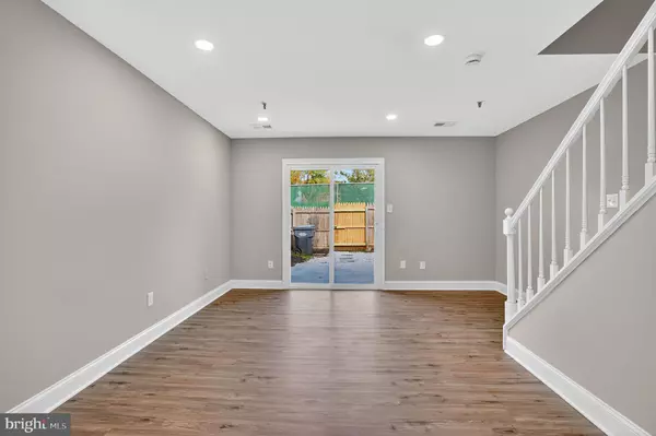 Falls Church, VA 22043,7626 LEE LANDING DR