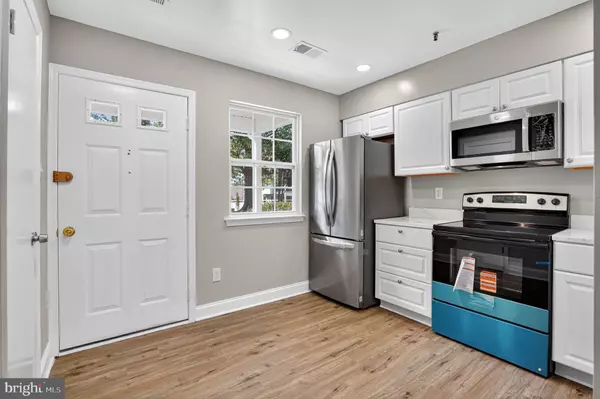 Falls Church, VA 22043,7626 LEE LANDING DR