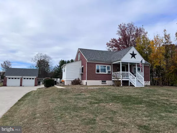 2951 N CHARLOTTE ST, Gilbertsville, PA 19525